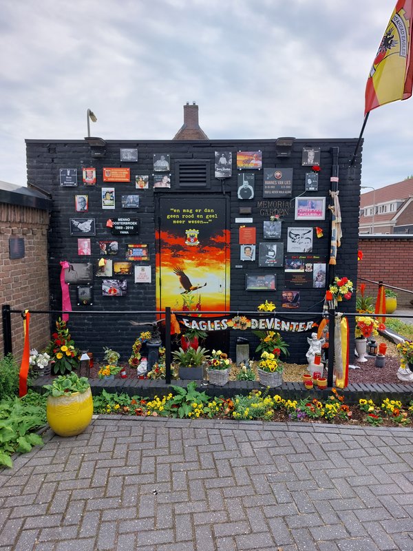 Memorial garden bij De Adelaarshorst.